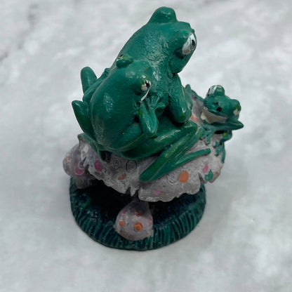 Vintage Hand Painted Cast Resin Frogs on Toadstool Mushroom Figurine 3” TE2