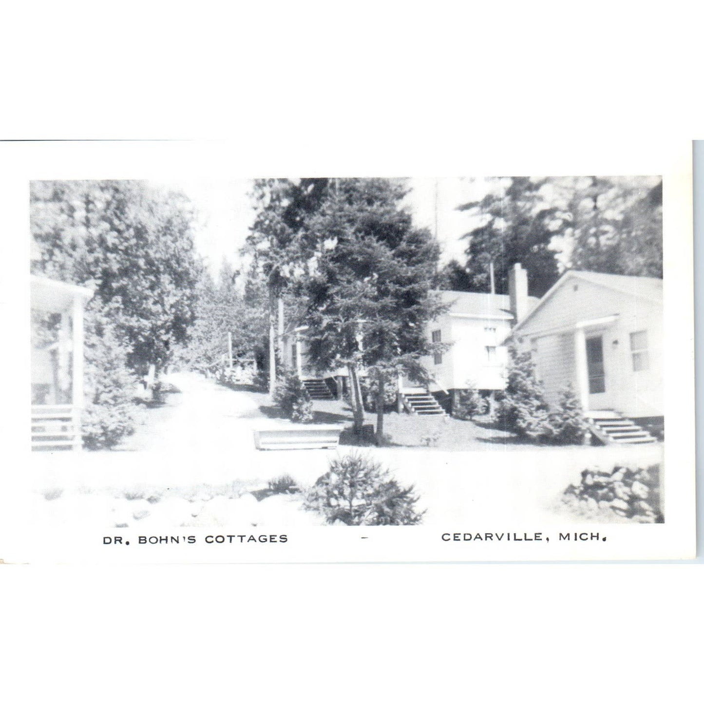 Dr. Bohn's Cottages Cedarville Michigan 1957 Original Postcard TK1-P12