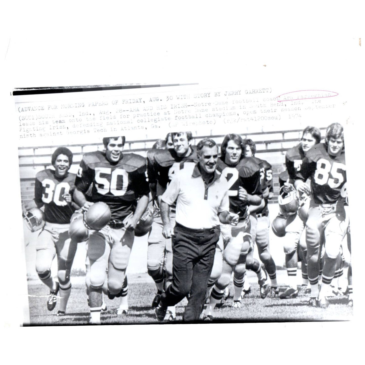 1974 Press Photo Football Notre Dame Coach Ara Parseghian Leads Team 8x10" AD3