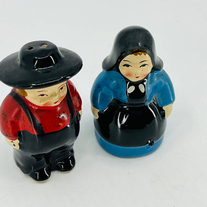 Ceramic Vintage Hand Painted AMISH MAN & WOMAN SALT & PEPPER SHAKER 2.5” TC5