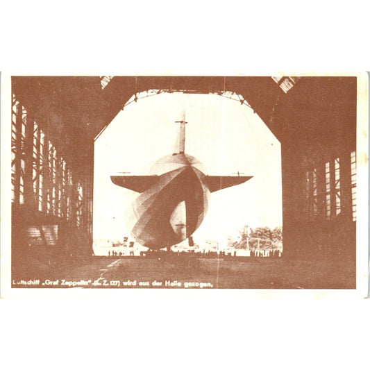 Luftschiff Graf Zeppelin Wird aus der Halle Gezogen Original Postcard P1-15