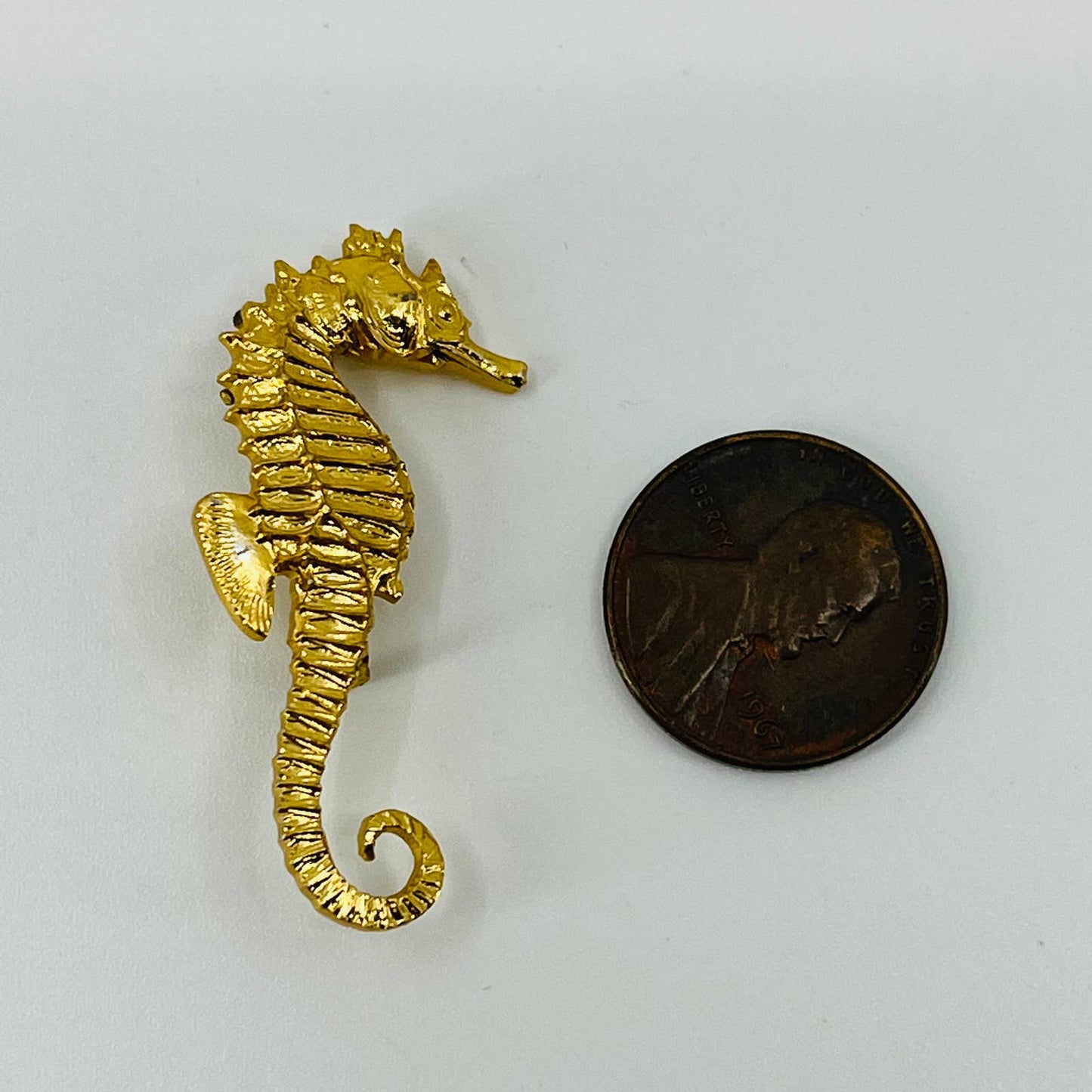 Vintage MCM Mod Seahorse Brooch Gold Tone Made in France SA6