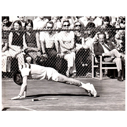 1977 Press Photo Tennis Jimmy Connors Pushup 6x8" AD3