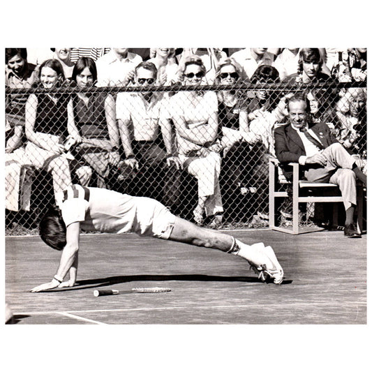 1977 Press Photo Tennis Jimmy Connors Pushup 6x8" AD3