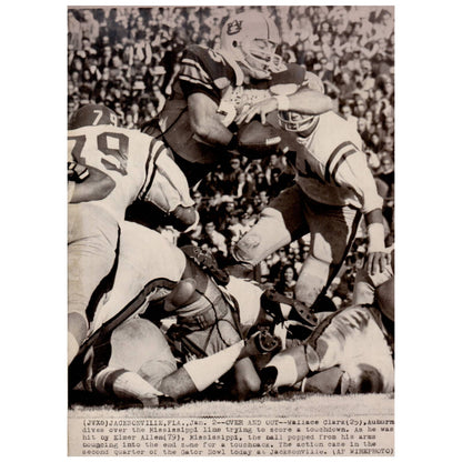 1971 Press Photo Football NCAA Auburn Wallace Clark hit by Elmer Allen 7x9" AD3