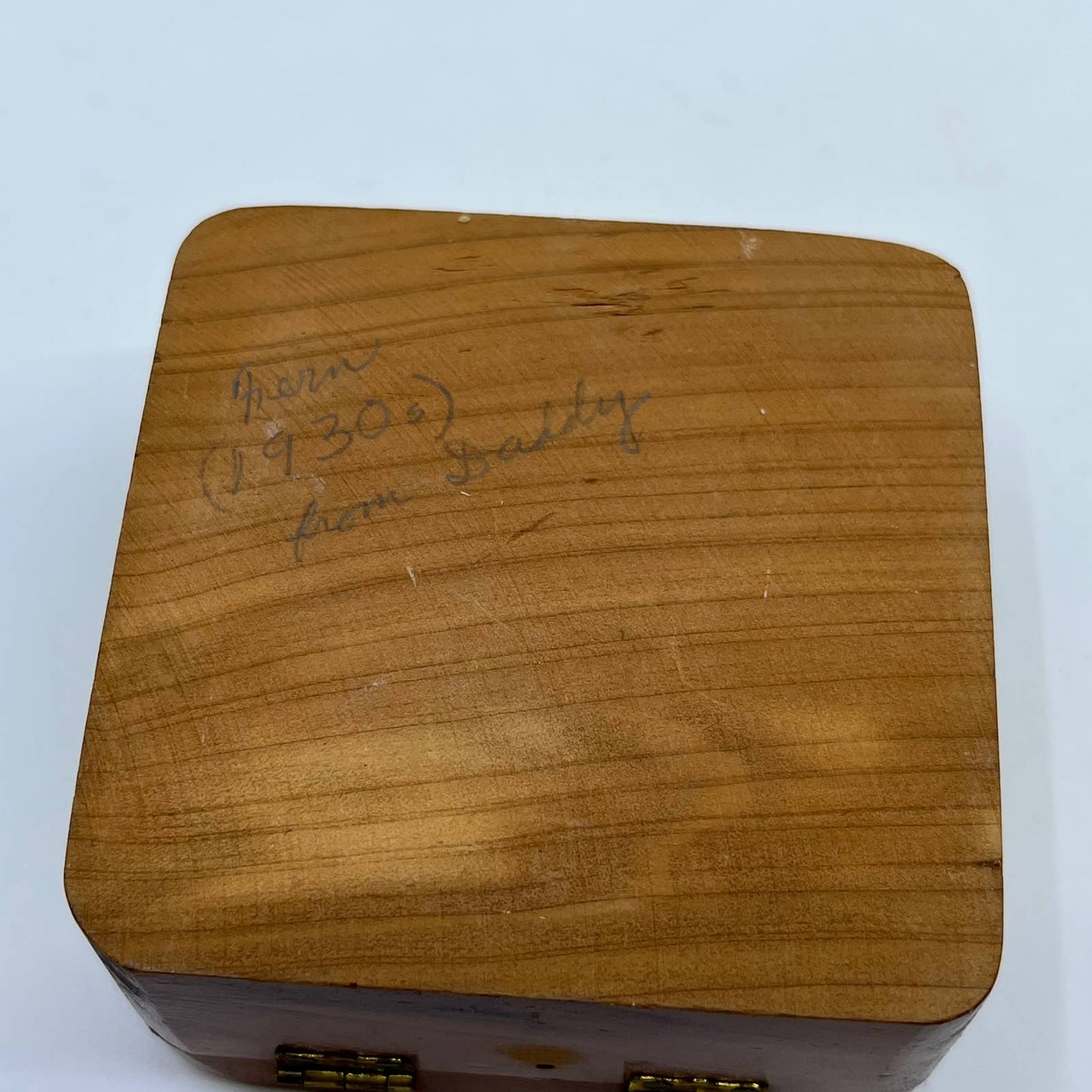 1930s Cedar Wood Souvenir Powder Makeup Box Compact 3x3” TF5