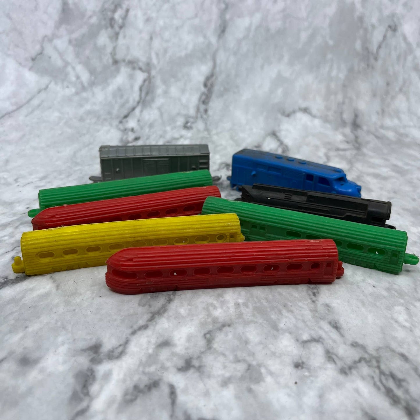 1950s Lot of 8 Plastic Zephyr Train Locomotove Toys 4" TJ9