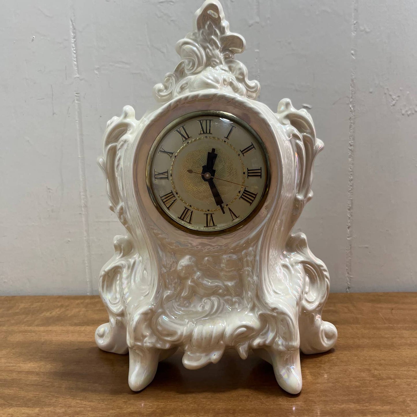 Vtg Lamshire Ceramic White Opalescent Mantle Clock Holland Mold TESTED WORKS TG2