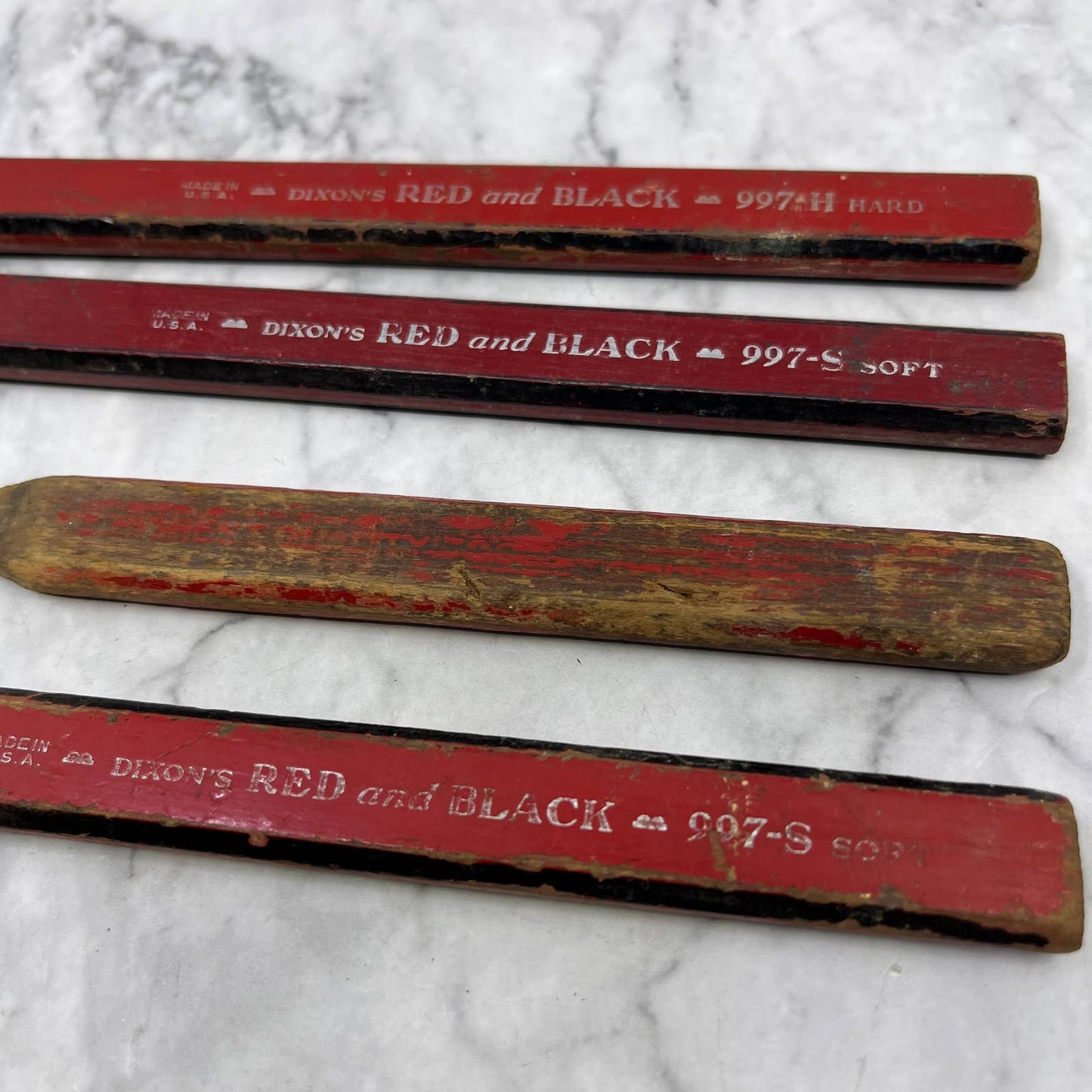 Vintage Lot of 4 Carpenter Pencils Dixon’s Red and Black 997 Hard & Soft TJ3