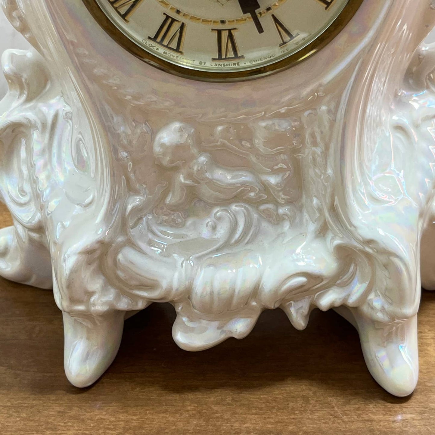 Vtg Lamshire Ceramic White Opalescent Mantle Clock Holland Mold TESTED WORKS TG2