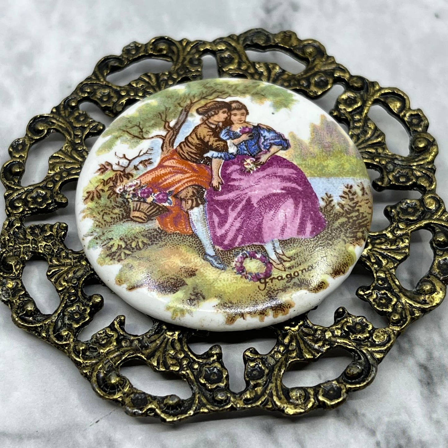 Vintage Fragonard Courting Couple Filigree Frame Cameo Medallion 2.5” SF1-1
